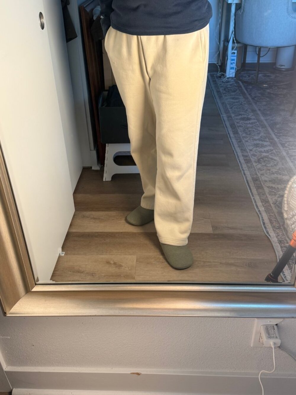 Comfrt Cream Wide-Leg Sweatpants – Size M - Picture 6 of 6